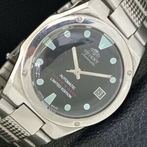 Vintage 1989 Orient Automatic Mens Silver Watch W/daydate & Green accents